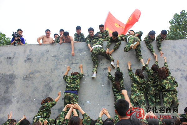 ���I(y��)��-�]�ЈF꠵ĺ������κ��˶��y����Խ��