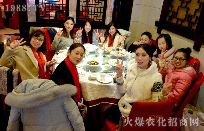 心懷感恩,腳踏實(shí)地的理想主義者