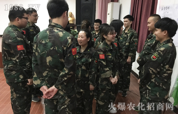 ����ͻ��������ÿһ����ǰ�ж����ի@��