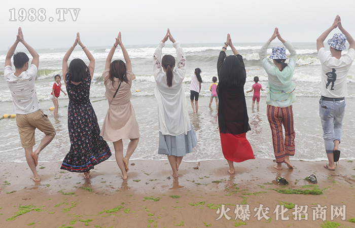 �������u