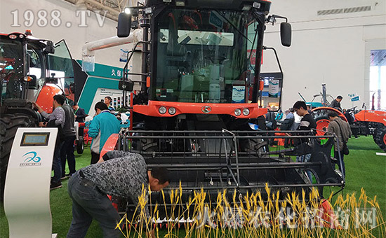 小麥聯(lián)合收割機(jī)