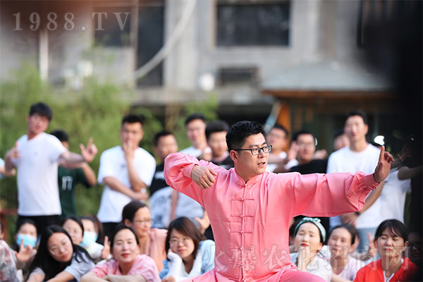 �����Ͼ�ɽ �㟒�𱬻�