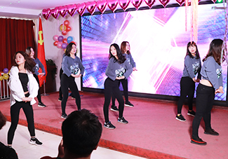 �����赸��һ�������M�����(d��ng)�ഺ���]���L(f��ng)����