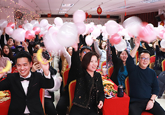 �g��Ц�Z(y��)���𱬾W(w��ng)ȫ�w�T���R��һ�ù���ʢ�磡