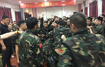 險(xiǎn)阻再高，高不過(guò)我們的斗志！