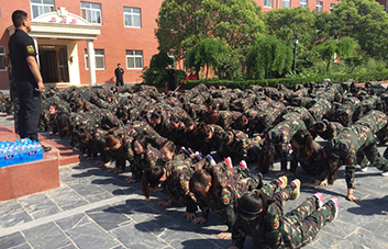 遵守承諾，穿上迷彩服我們就是軍人！