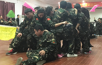 堅(jiān)持會(huì)帶來(lái)希望，團(tuán)結(jié)會(huì)帶來(lái)力量！