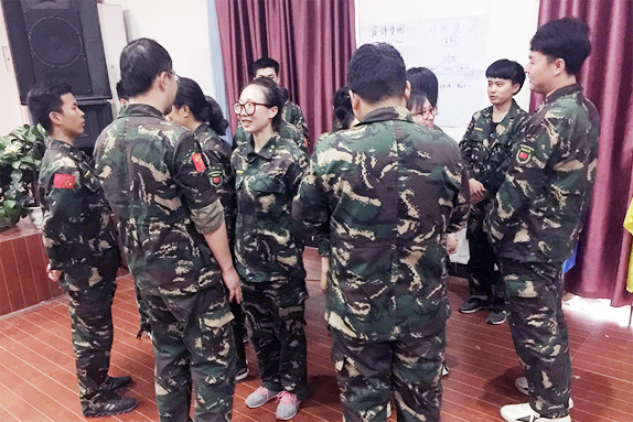 用眼睛去欣賞，用心靈去體會(huì)，學(xué)會(huì)贊美，收獲成長(zhǎng)！