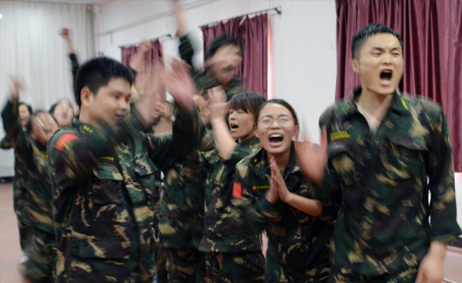 勇者無(wú)所畏懼，強(qiáng)者奮勇?tīng)?zhēng)先！