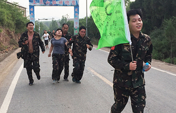 拉練15公里，體驗(yàn)“長(zhǎng)征路”，磨礪火爆人！