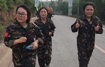 火爆人不拋棄、不放棄、勇往直前！