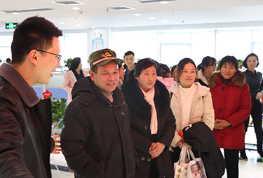 �íh(hu��n)�����ù�������ĸ�������T����ĸ���^�𱬾W��